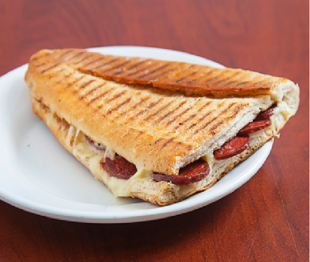 Üç Çeyrek Karışık Tost