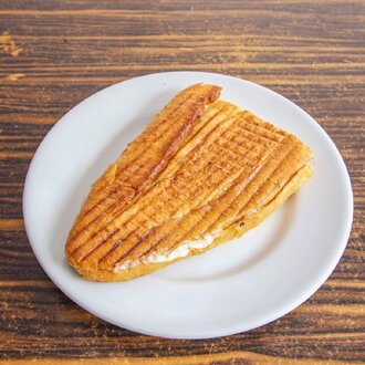 Yarım Ekmek Kaşarlı Tost